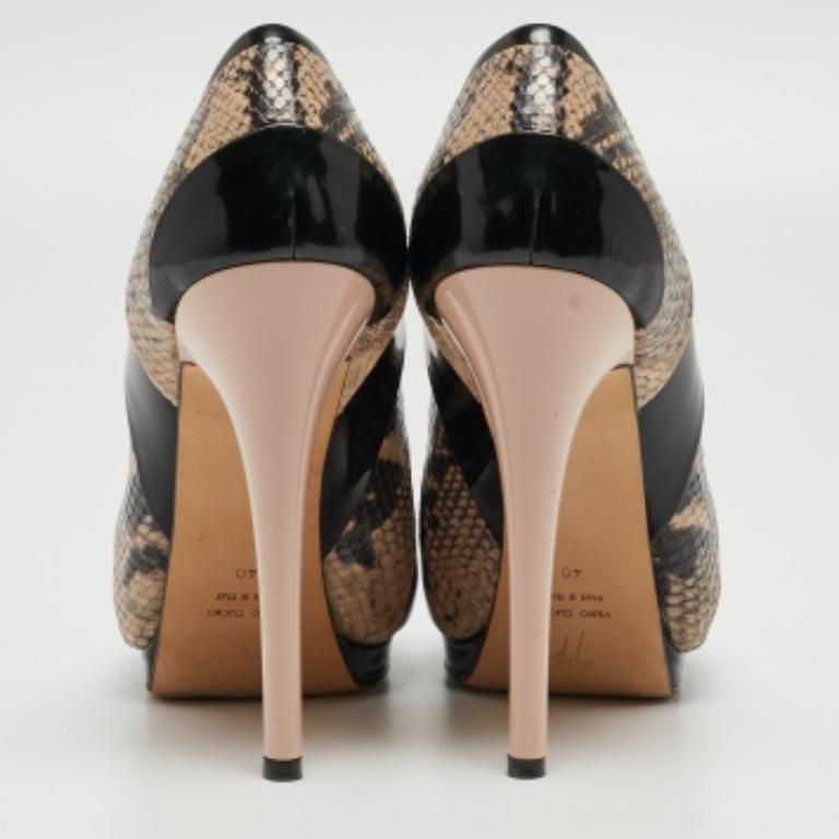 Giuseppe Zanotti Python und Lackleder Plattform Peep Toe Pumps Größe 40 im Angebot 3
