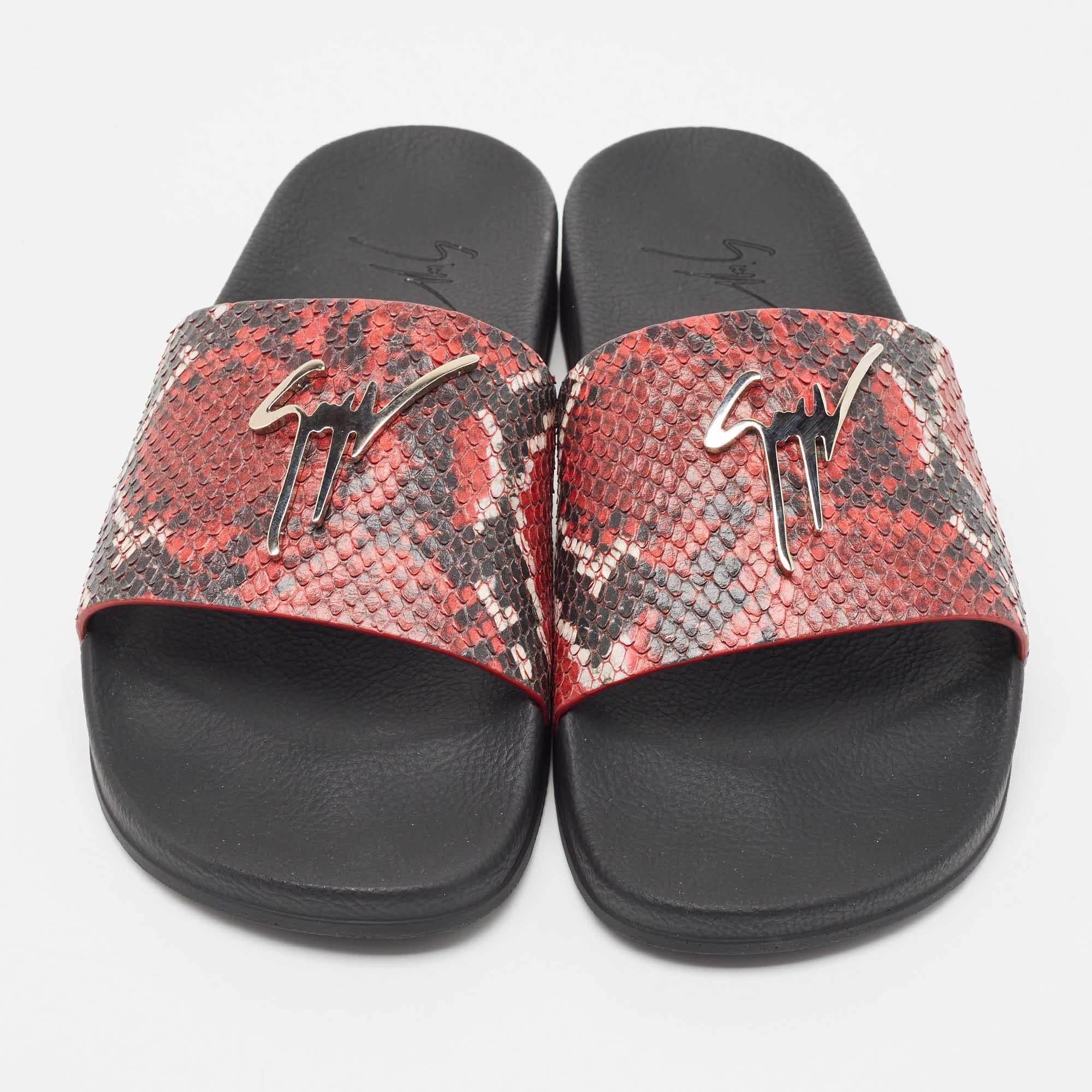 Giuseppe Zanotti's rubber slides for men have notable branding on the python-embossed leather uppers. They're perfect for the beach, vacation days, or everyday use.

Includes: Original Dustbag, Original Box, Info Card