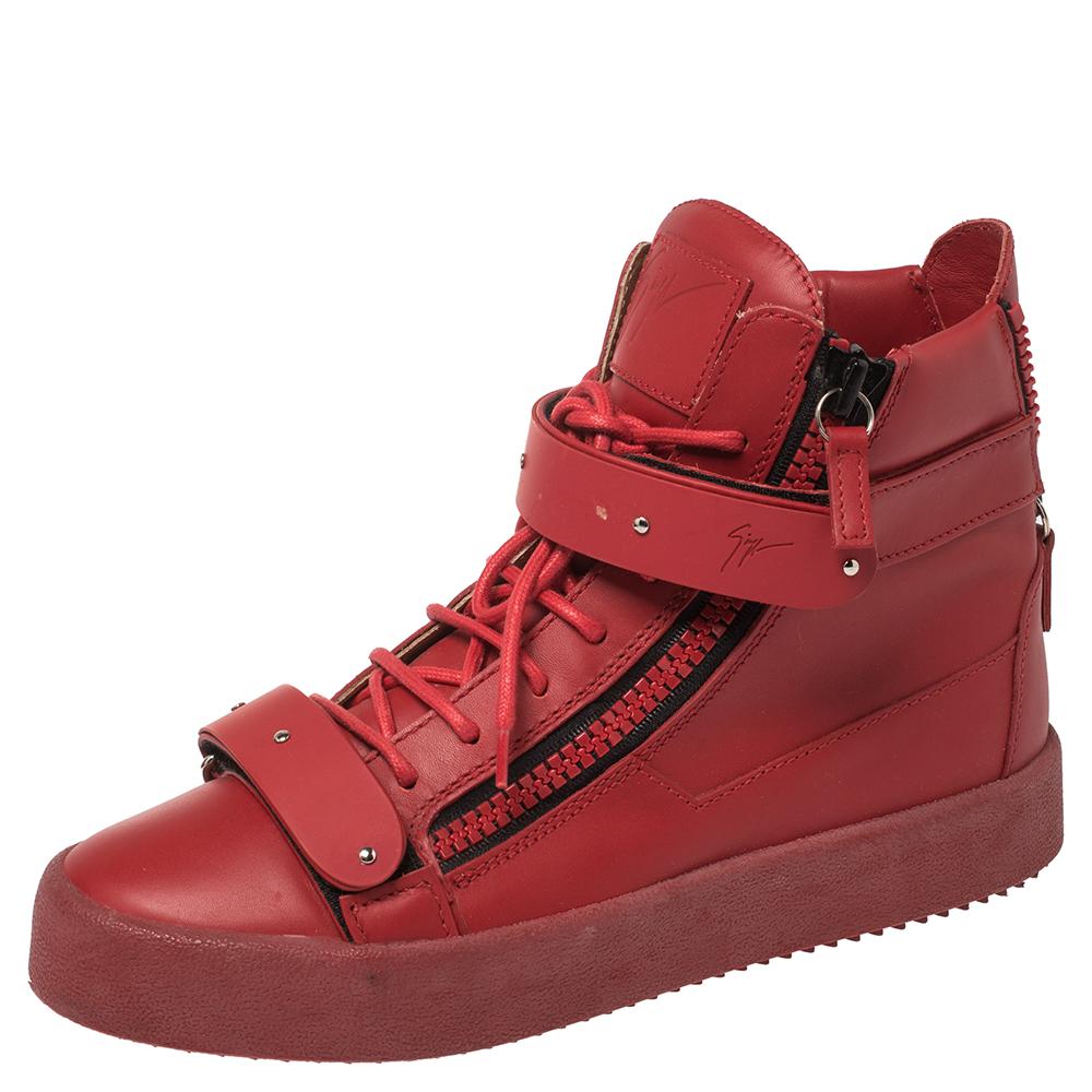 Bring home the luxurious high-fashion touch with these sneakers from Giuseppe Zanotti. Crafted from leather, these sneakers come flaunting suave details like the double velcro straps, the lace-up, and the zipper details. You wouldn't want to miss