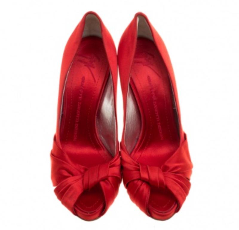 Giuseppe Zanotti escarpins croisés à bout ouvert en satin rouge taille 38 Pour femmes en vente