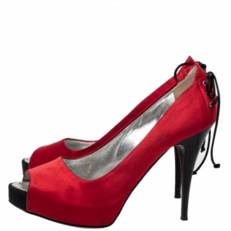 Giuseppe Zanotti Red Satin Peep Toe Platform Pumps Size 36 In Fair Condition For Sale In Dubai, Al Qouz 2