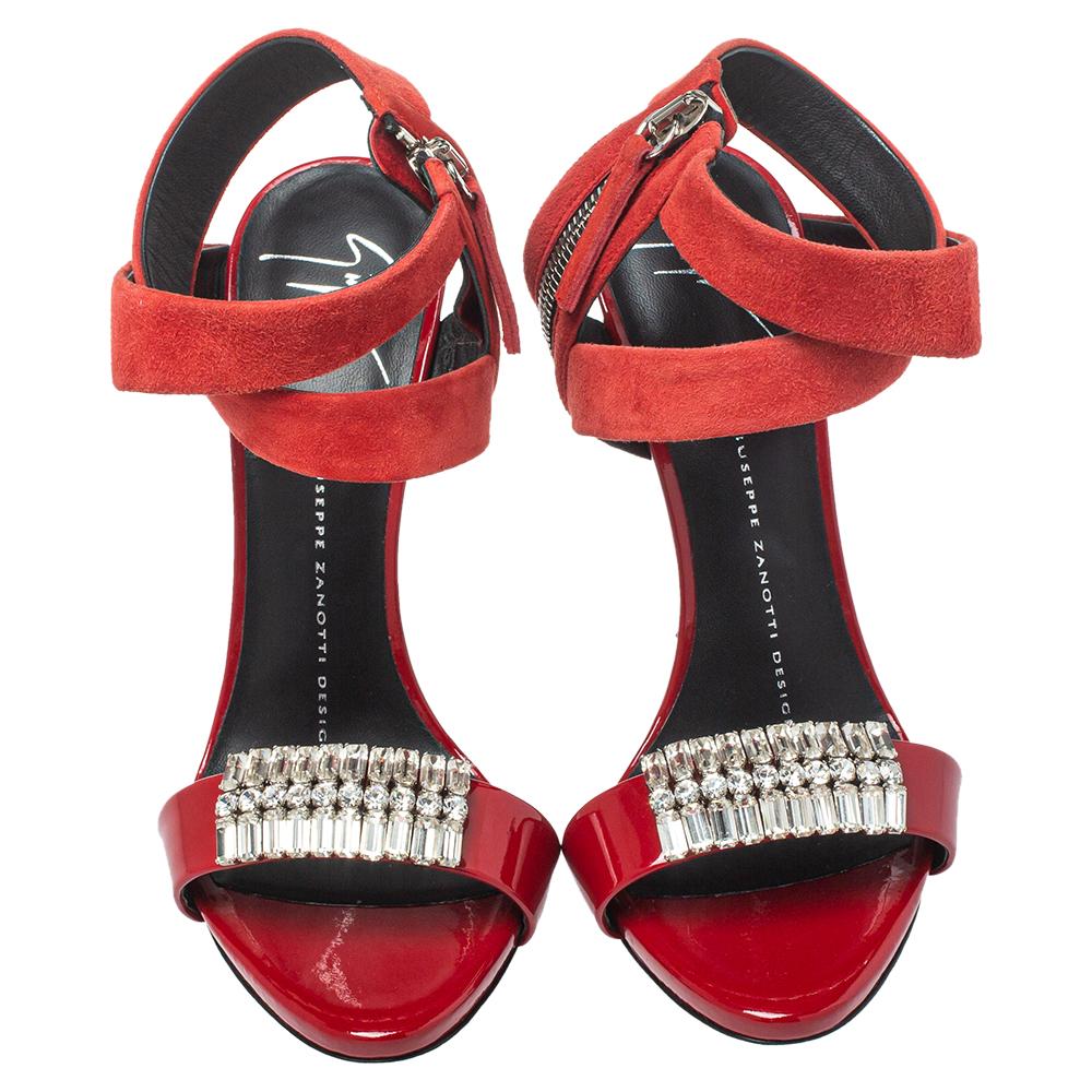 These chic sandals by Giuseppe Zanotti will pair well with your evening outfits. These glamorous sandals are made from red suede & patent leather and are adorned with crystal embellishments. They feature straps on the uppers, buckled ankle straps,