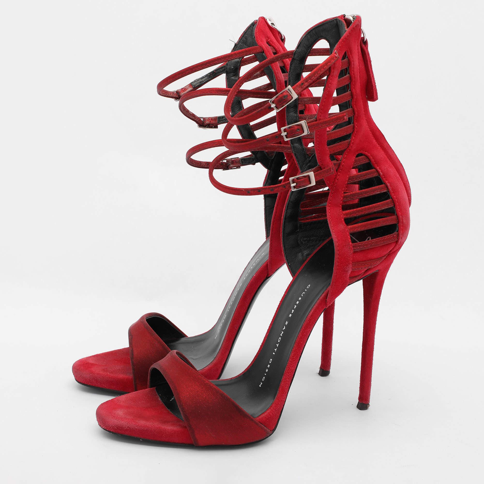 Giuseppe Zanottis classy take on footwear is captured in this design. The sandals are wonderfully crafted using high quality materials and set on 12 cm heels. Wear yours with cropped hemlines to spotlight the modern construction.