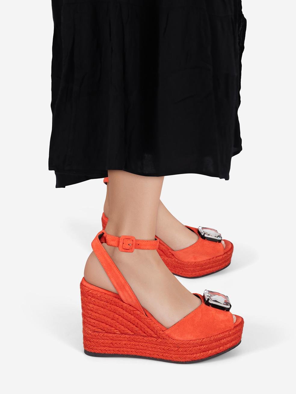 CONDITION is New with tags on this brand new Giuseppe Zanottidesigner item. This item comes with original packaging.
 
 
 
 Details
 
 
 E000001
 
 Red 
 
 Suede
 
 Sandals
 
 Crystal embellished
 
 Espadrille wedge
 
 Ankle strap fastening
 
 High