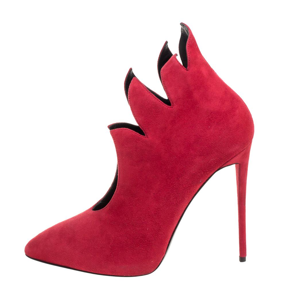 Contemporary and edgy, these Giuseppe Zanotti pumps have been missing from your wardrobe all this while! They are crafted from red suede leather and styled with pointed toes, V-neck open vamps, and exaggerated counters. They come endowed with