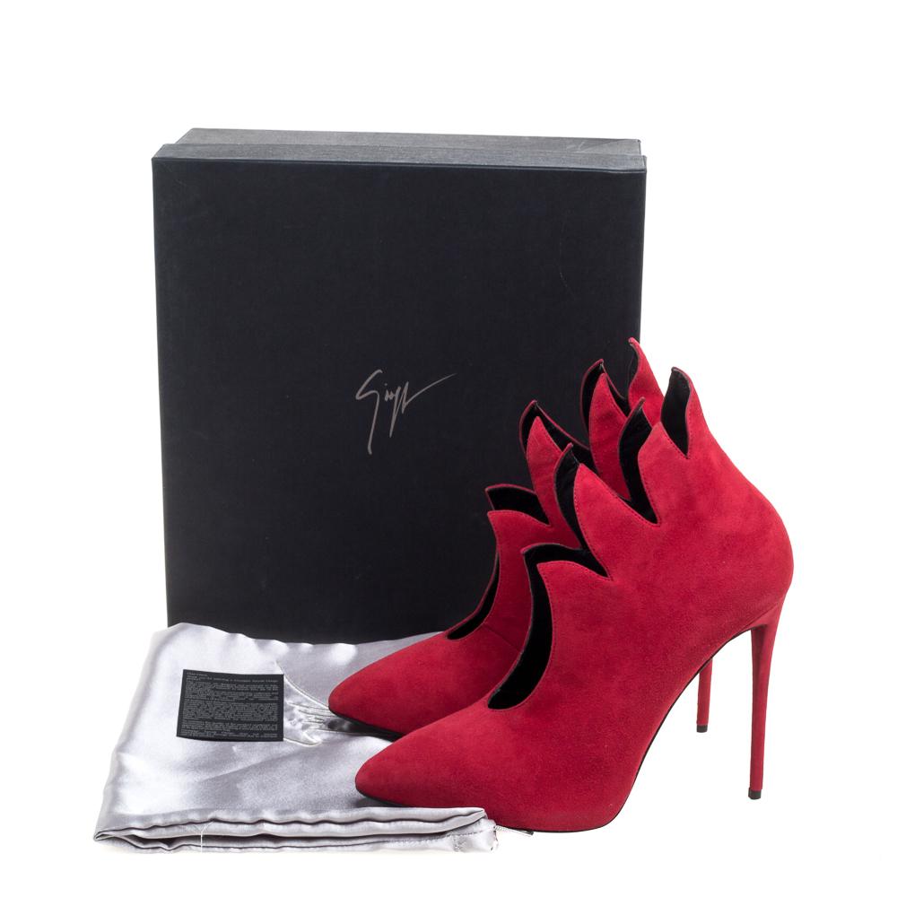 Giuseppe Zanotti Red Suede Leather V Neck Pointed Toe Pumps Size 40 For Sale 3