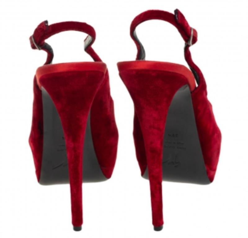 Women's Giuseppe Zanotti Red Velvet  Peep Toe Slingback Platform Sandals Size 38.5 For Sale