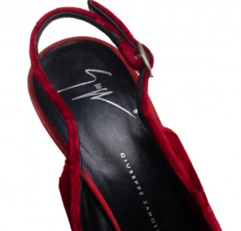 Giuseppe Zanotti Red Velvet  Peep Toe Slingback Platform Sandals Size 38.5 For Sale 2