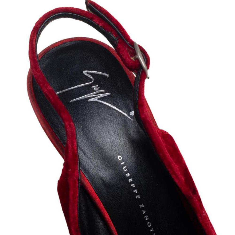 Giuseppe Zanotti Red Velvet Peep Toe Slingback Platform Sandals Size 38.5 In Good Condition In Dubai, Al Qouz 2