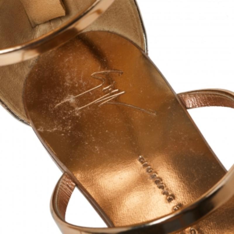 These exquisite gladiator sandals come from the iconic house of Giuseppe Zanotti. Crafted in Italy, they are made from patent leather and exhibit a stunning rose gold hue. They exude style and playfulness and will make sure you are the center of