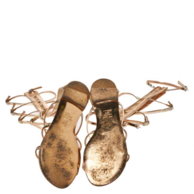 Giuseppe Zanotti Rose Gold Patent Leather Rylee Gladiator Flat Sandals Size 38.5 In Fair Condition For Sale In Dubai, Al Qouz 2