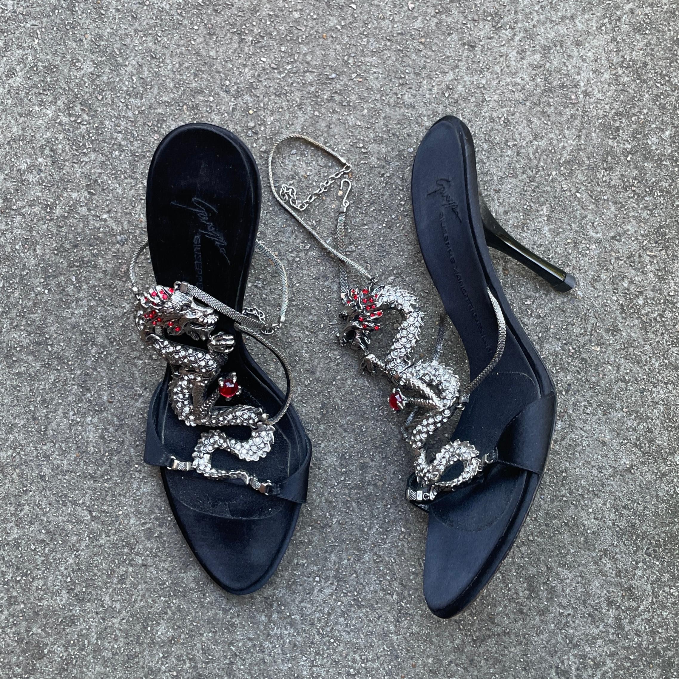 Tacones Giuseppe Zanotti S/S 2004 Dragón Satén Negro en Bueno estado para la venta en Wembley, GB