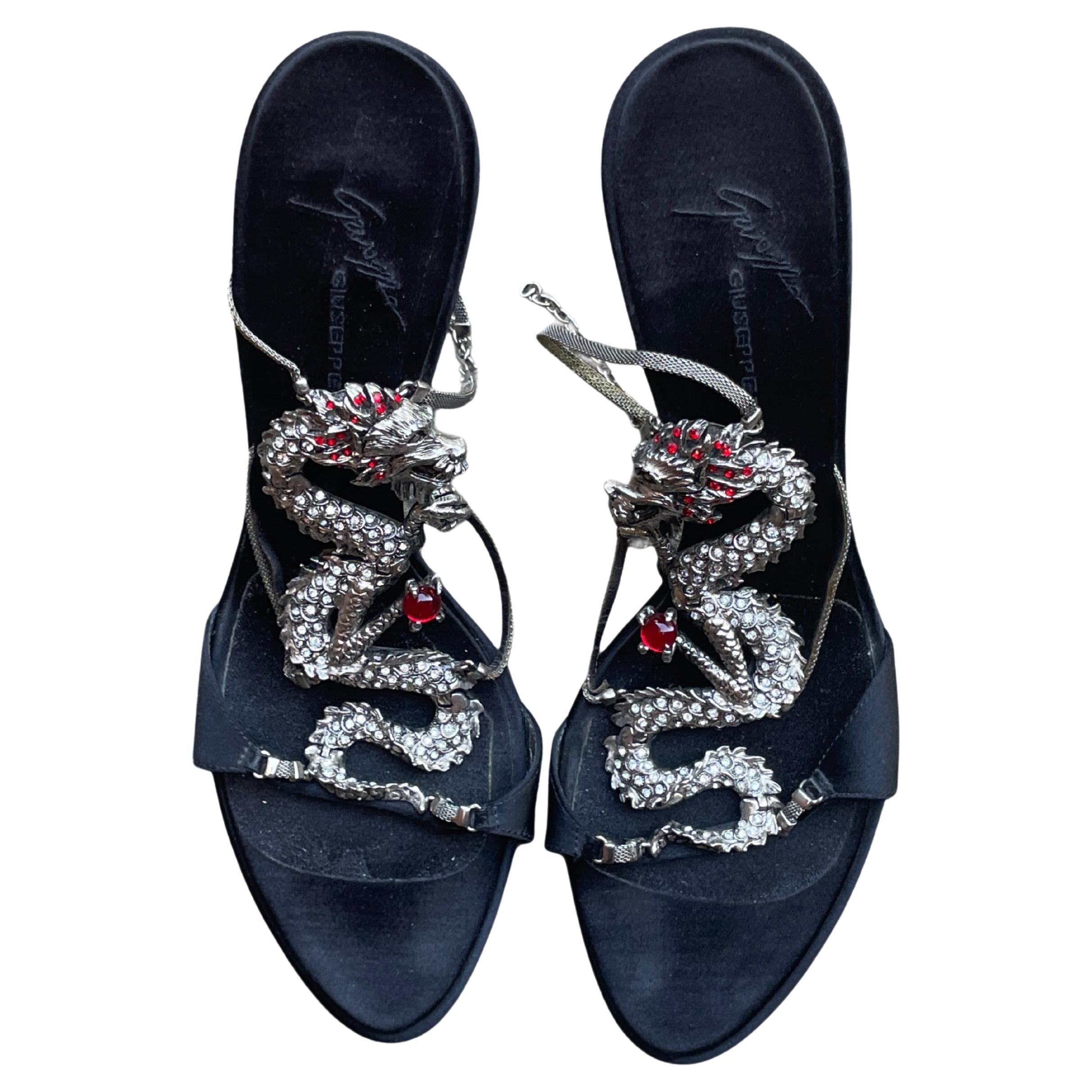 Tacones Giuseppe Zanotti S/S 2004 Dragón Satén Negro en venta