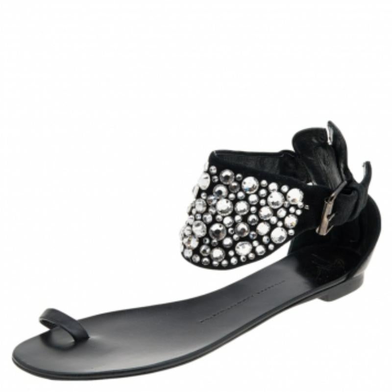 Take every step with elegance and confidence in these fabulous flat sandals from Giuseppe Zanotti. They are crafted using black satin and leather and flaunt an embellished ankle wrap. They have silver-toned hardware. Match them with your casual
