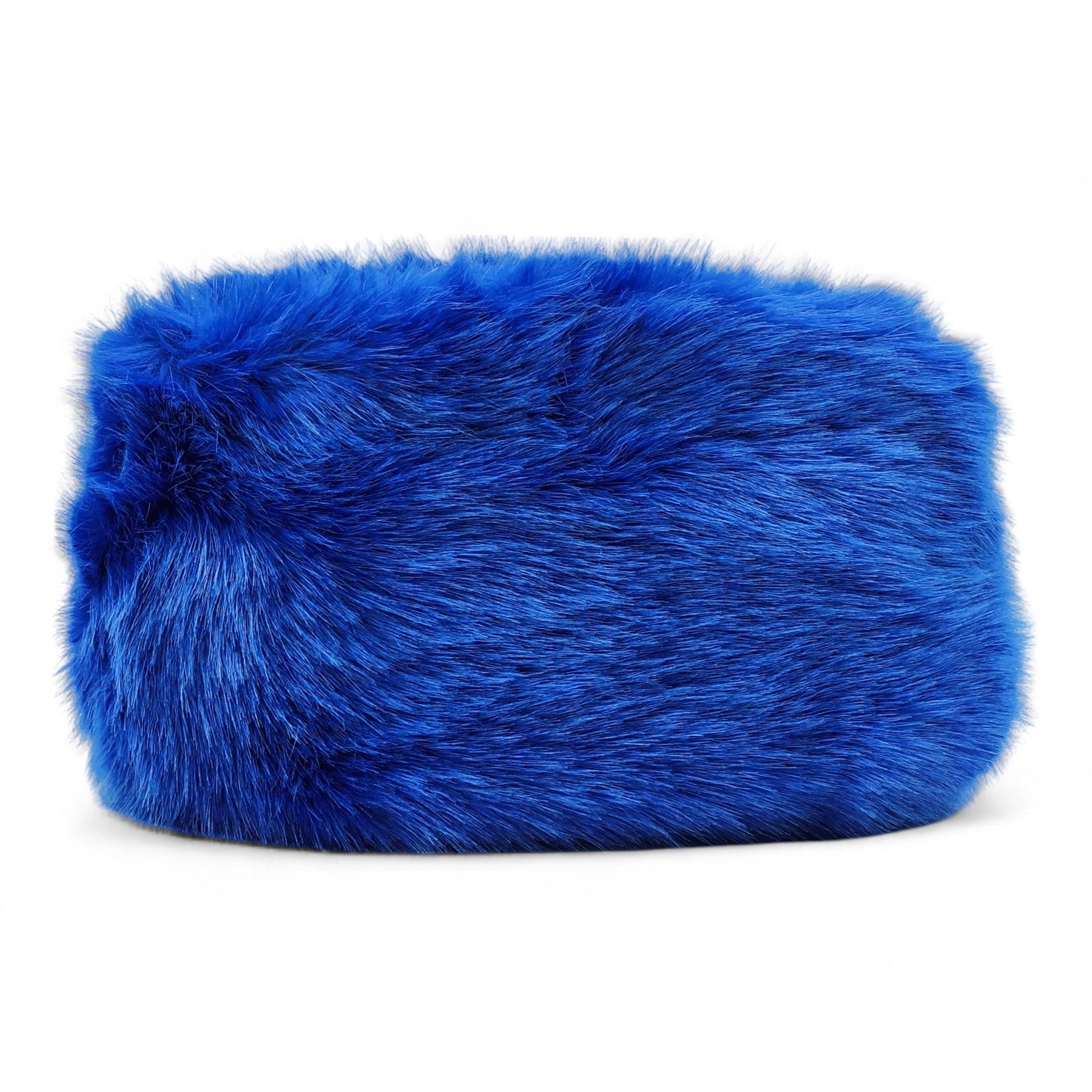 Pochette a tracolla Giuseppe Zanotti con pelliccia sintetica con logo in blu.

Informazioni aggiuntive:
Materiale: Pelliccia sintetica
Stile: IB70043
Colore: blu
Paese: Italia
Dimensioni: 30cm x 17cm x 10cm (12