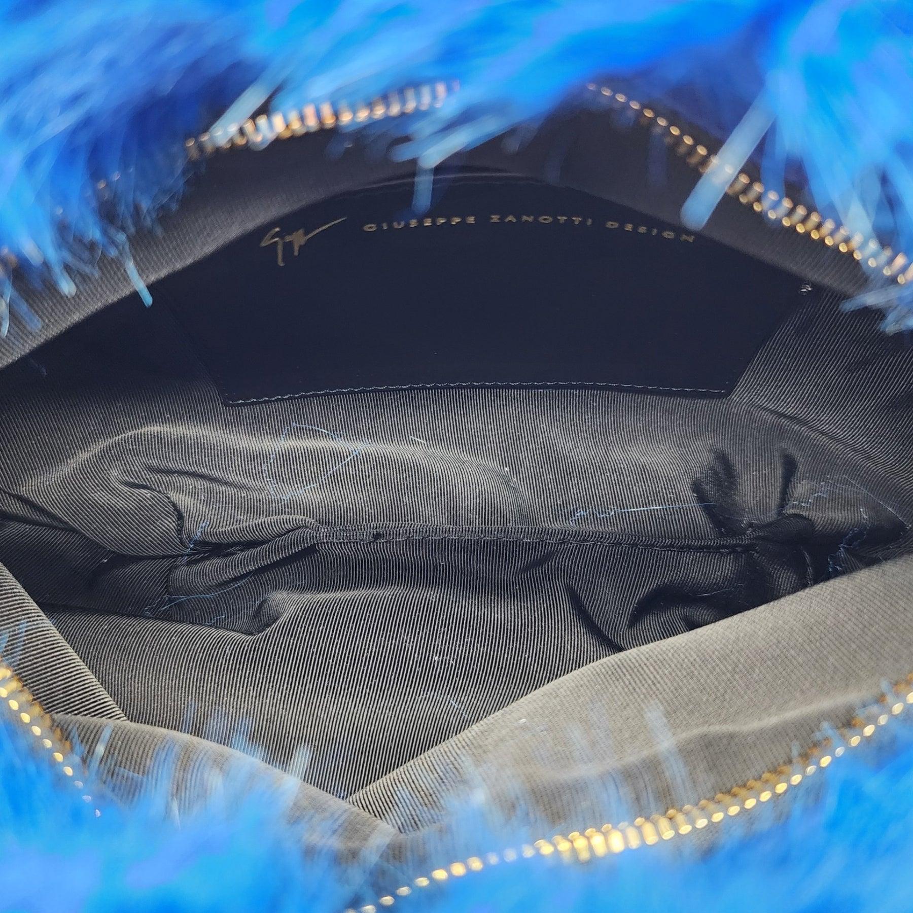 Giuseppe Zanotti - Pochette a tracolla con pelliccia sintetica con logo in blu In condizioni ottime in vendita a Los Angeles, CA