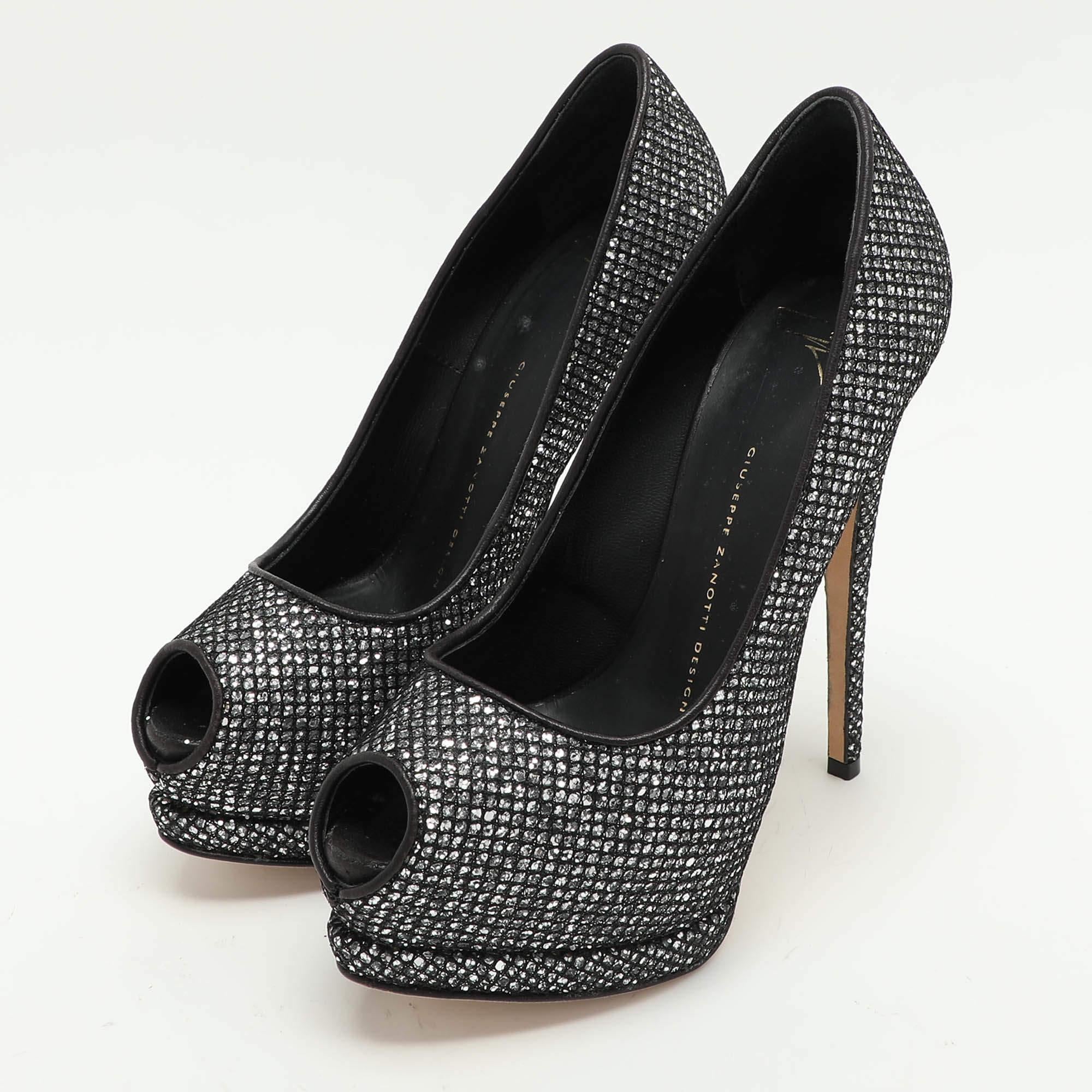Eleganza e femminilità  queste décolleté hanno una silhouette chic e un design accattivante. Potete indossare queste décolleté per un look elegante.
