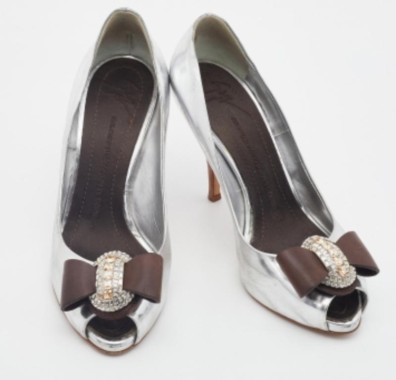 Gray Giuseppe Zanotti Silver/Brown Leather Bow Crystal Peep Toe Pumps Size 37.5 For Sale