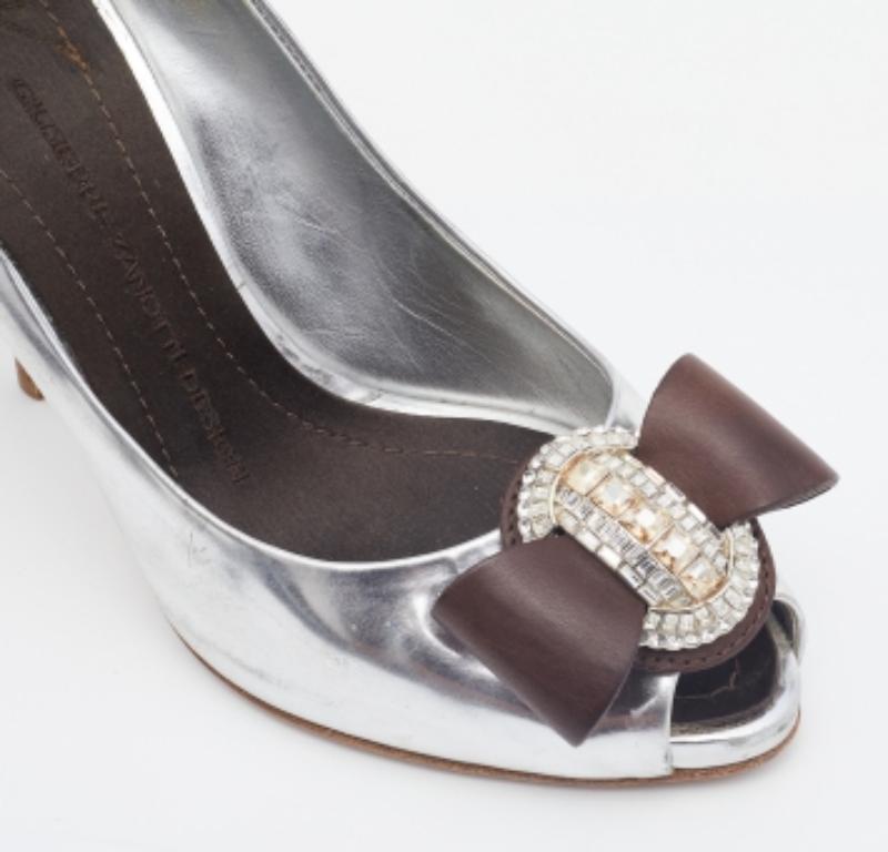 Women's Giuseppe Zanotti Silver/Brown Leather Bow Crystal Peep Toe Pumps Size 37.5 For Sale