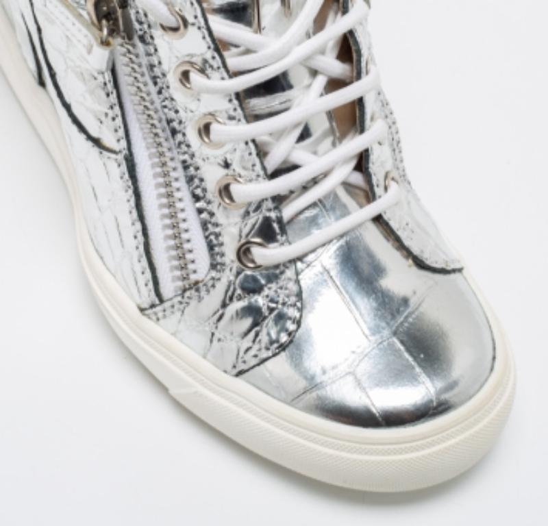 Giuseppe Zanotti Silver Croc Embossed Leather Double Zip Wedge Sneakers Size 37 Pour femmes en vente