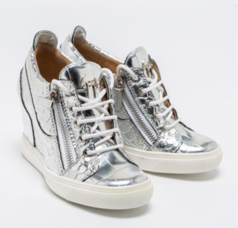 Giuseppe Zanotti Silver Croc Embossed Leather Double Zip Wedge Sneakers Size 37 en vente 1