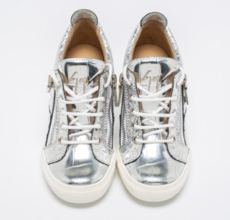 Giuseppe Zanotti Silver Croc Embossed Leather Double Zip Wedge Sneakers Size 37 en vente 2