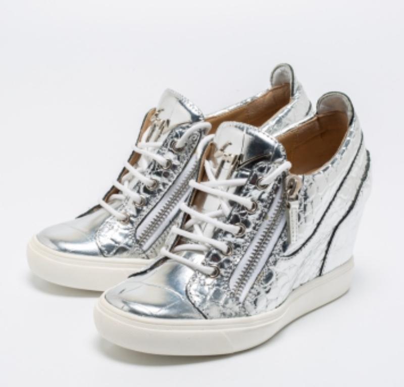Giuseppe Zanotti Silver Croc Embossed Leather Double Zip Wedge Sneakers Size 37 en vente 3