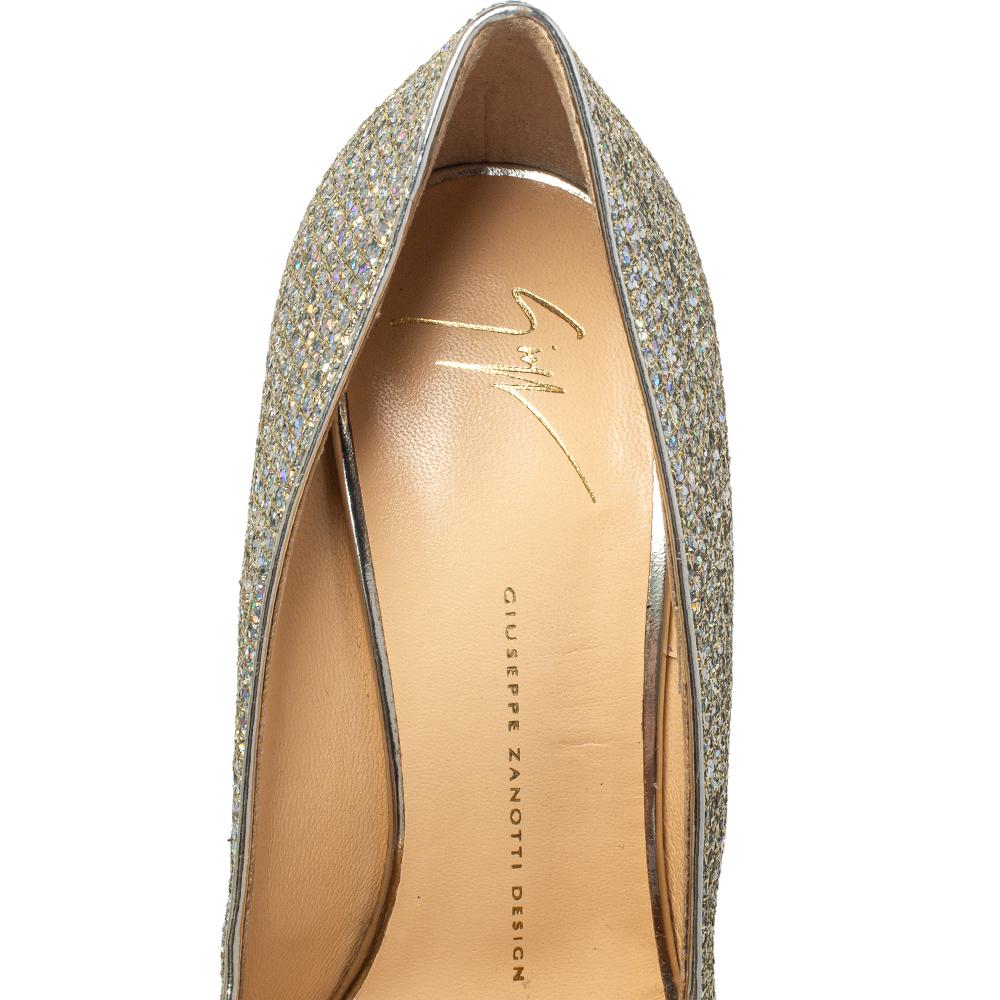 Giuseppe Zanotti Silber Glitzer und Leder Sharon Peep Toe Pumps Größe 40 (Beige) im Angebot