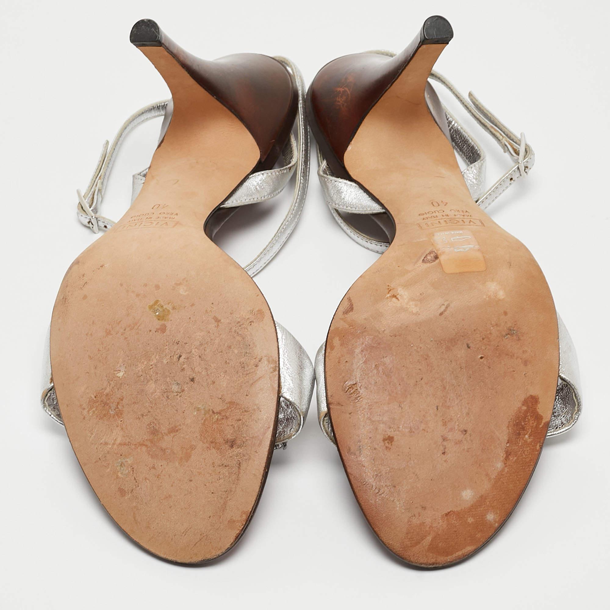 Giuseppe Zanotti Sandalias con correa en el tobillo de piel plateada y adornada con cristales talla 40 en venta 1