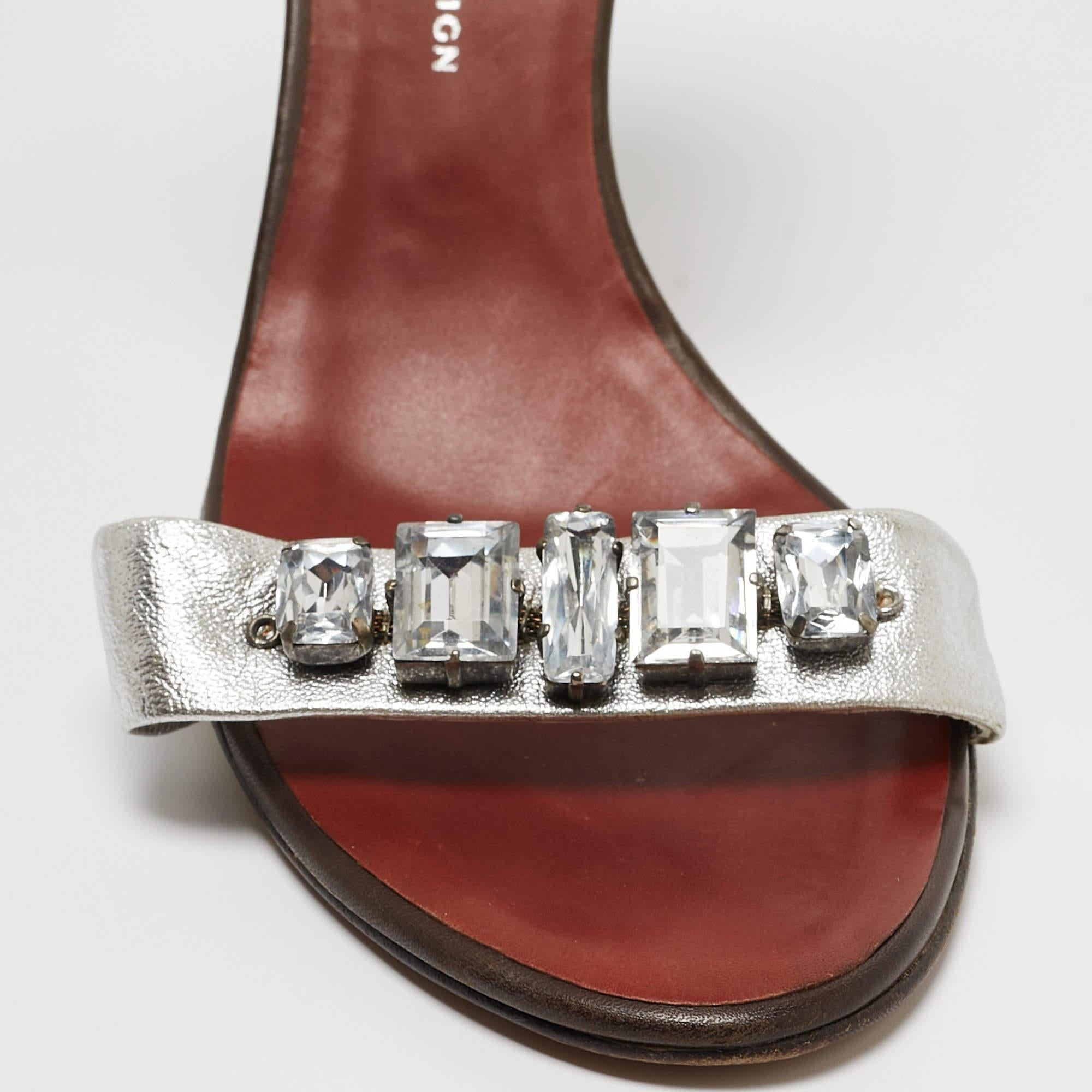 Giuseppe Zanotti Sandalias con correa en el tobillo de piel plateada y adornada con cristales talla 40 en venta 2