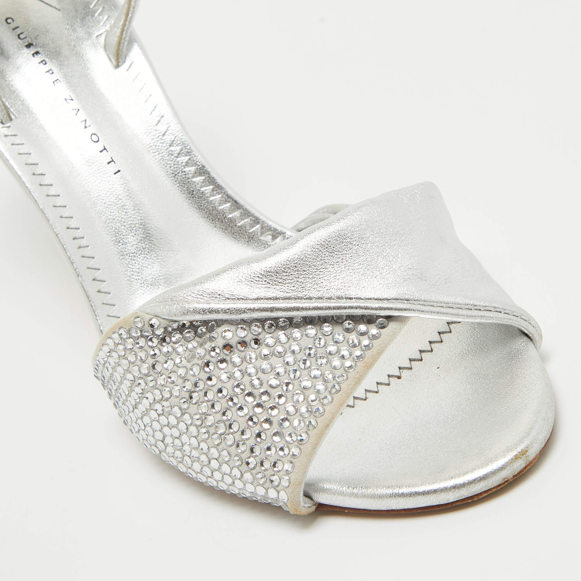 Giuseppe Zanotti Sandali Slingback in pelle argentata impreziositi da cristalli misura 36 in vendita 2