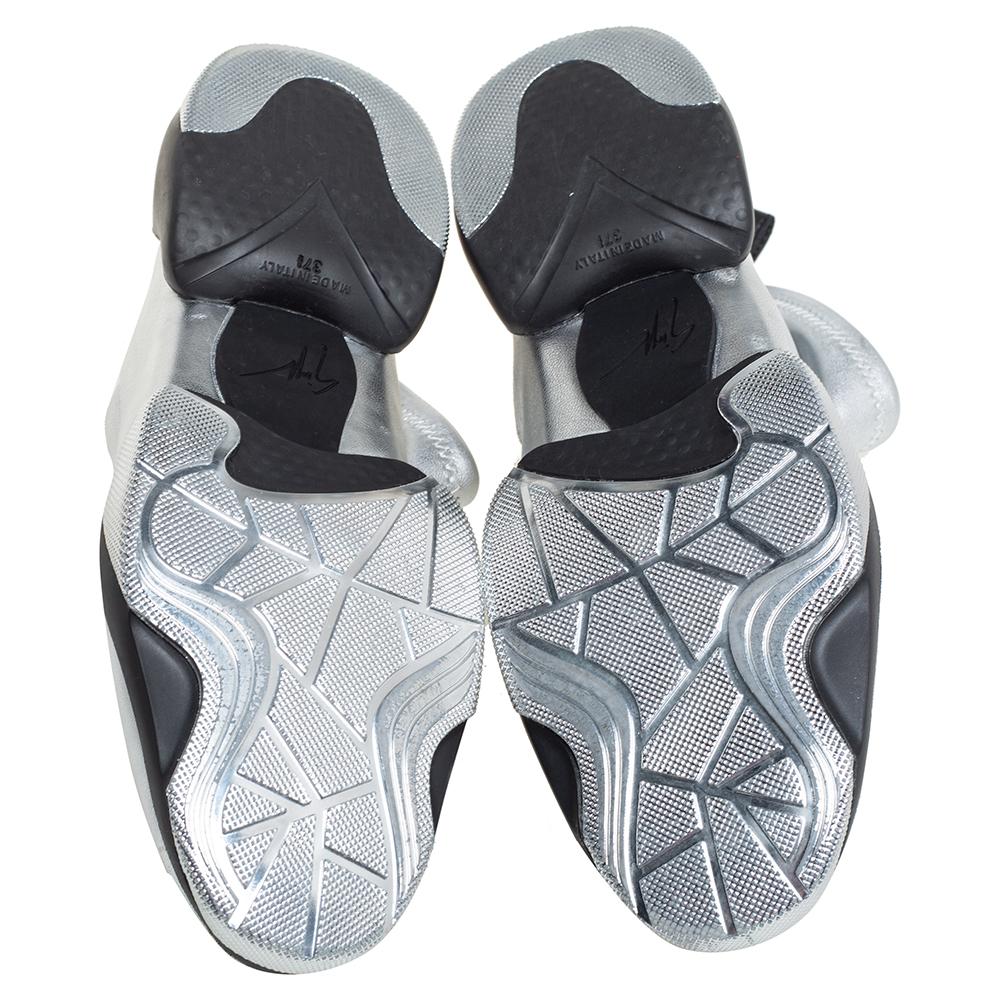 Giuseppe Zanotti Silver Leather Light Jump HT3 Ankle Boots Size 37.5 In Good Condition In Dubai, Al Qouz 2