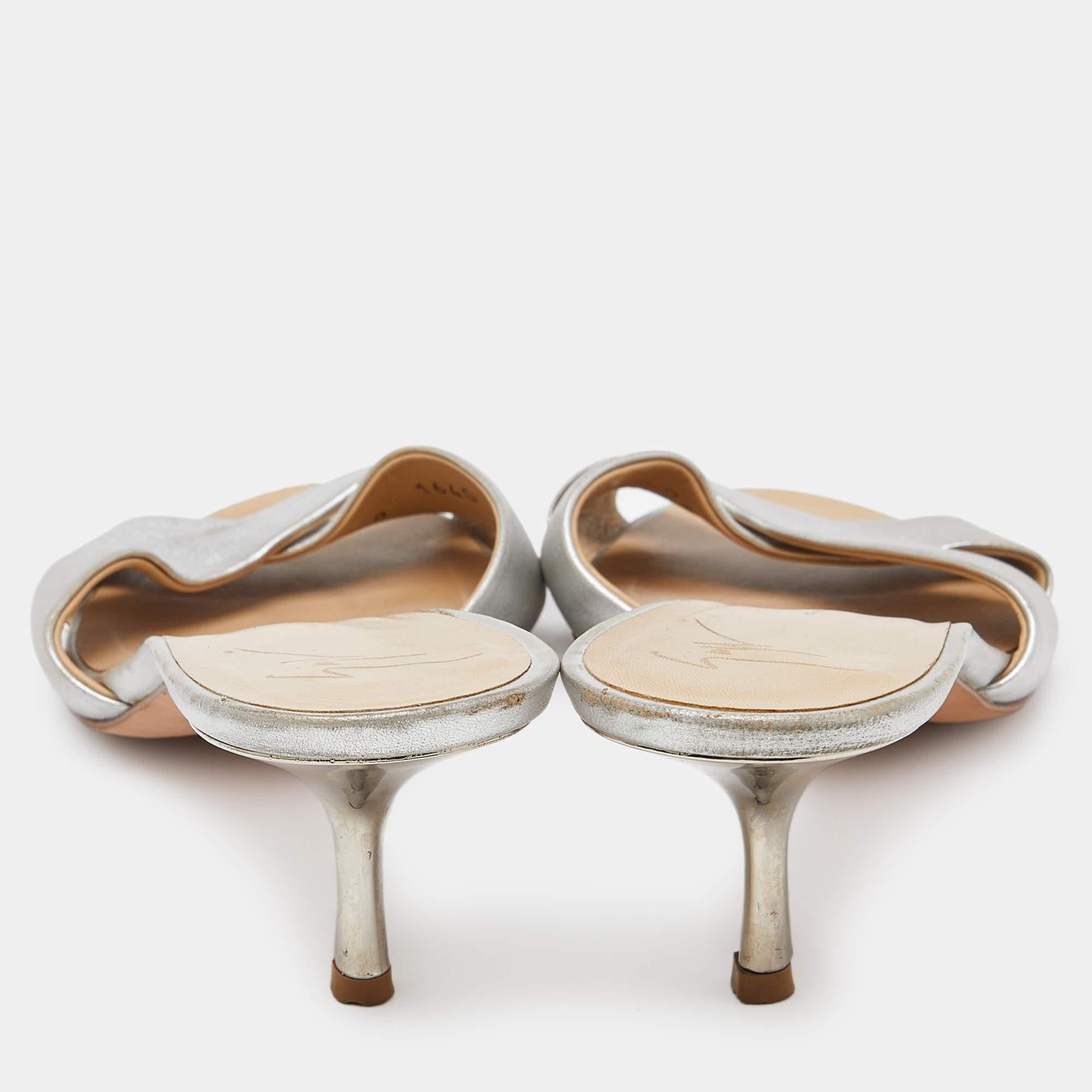 Women's Giuseppe Zanotti Silver Leather Slide Sandals Size 39 For Sale