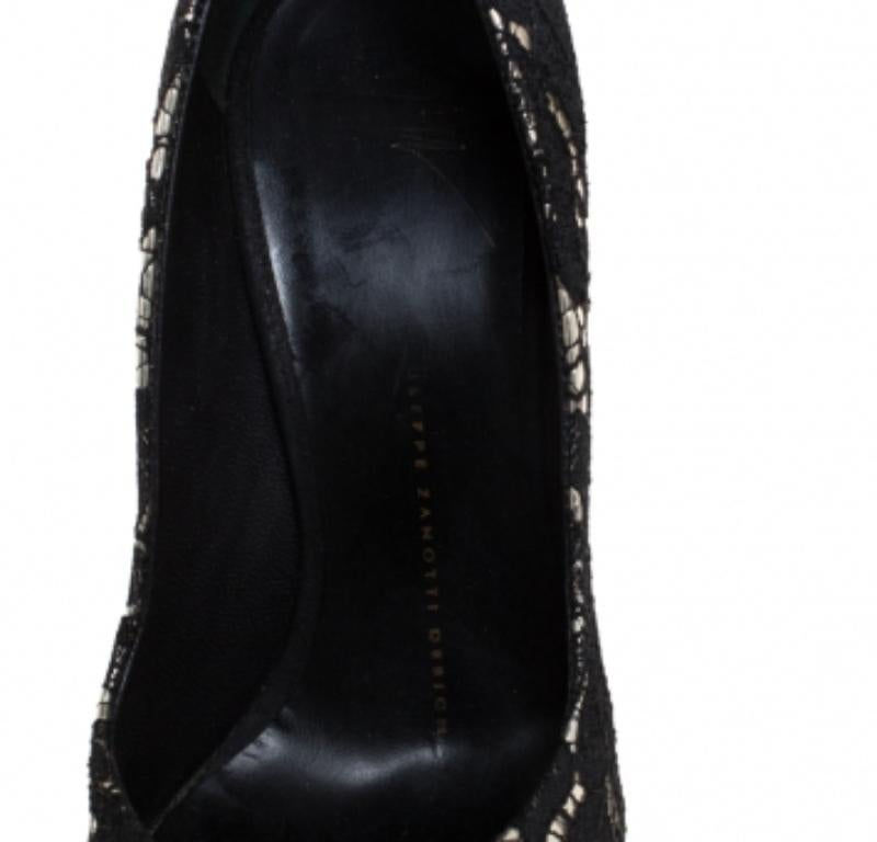 Giuseppe Zanotti Silber Metallic Leder und Schwarze Spitze Pumps Größe 38 im Angebot 1