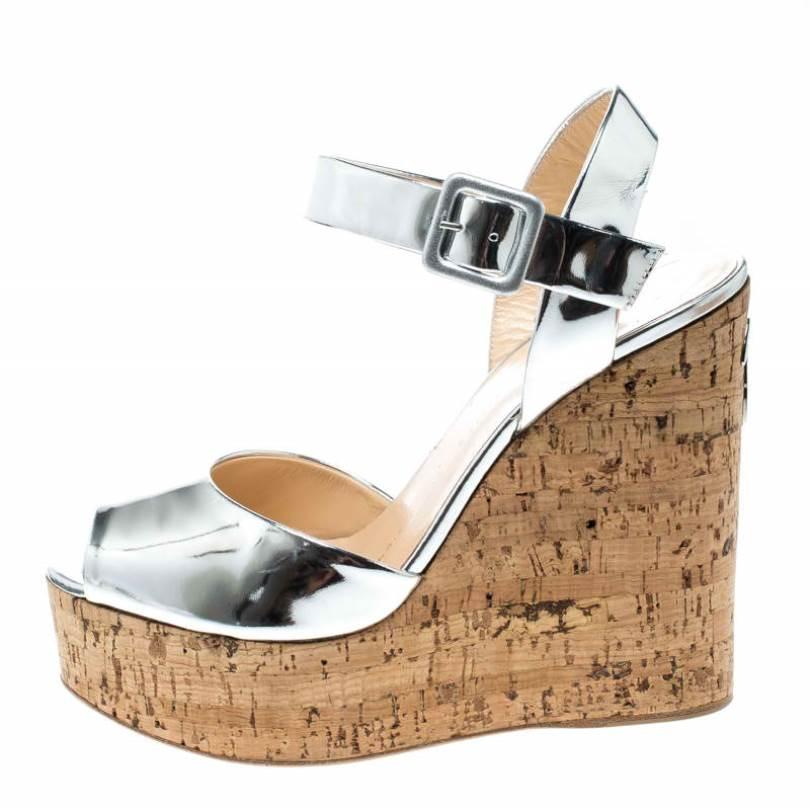 Giuseppe Zanotti Silver Patent Leather Cork Platform Wedge Sandals Size 37.5 In Excellent Condition In Dubai, Al Qouz 2