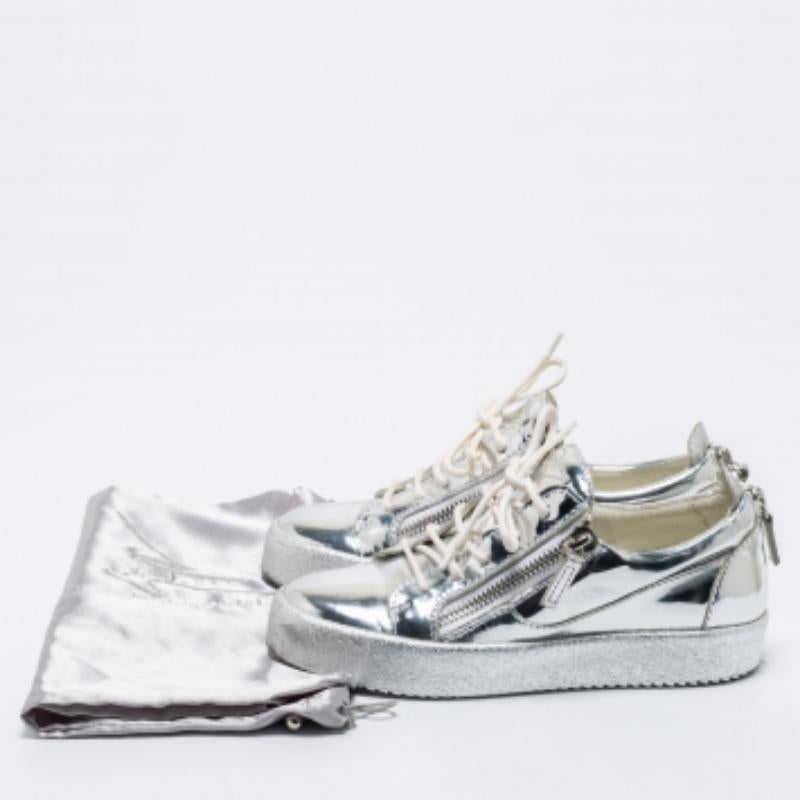 Giuseppe Zanotti Baskets basses Frankie en cuir verni argenté taille 37,5 Bon état - En vente à Dubai, Al Qouz 2