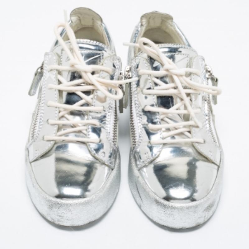 Giuseppe Zanotti Baskets basses Frankie en cuir verni argenté taille 37,5 en vente 1
