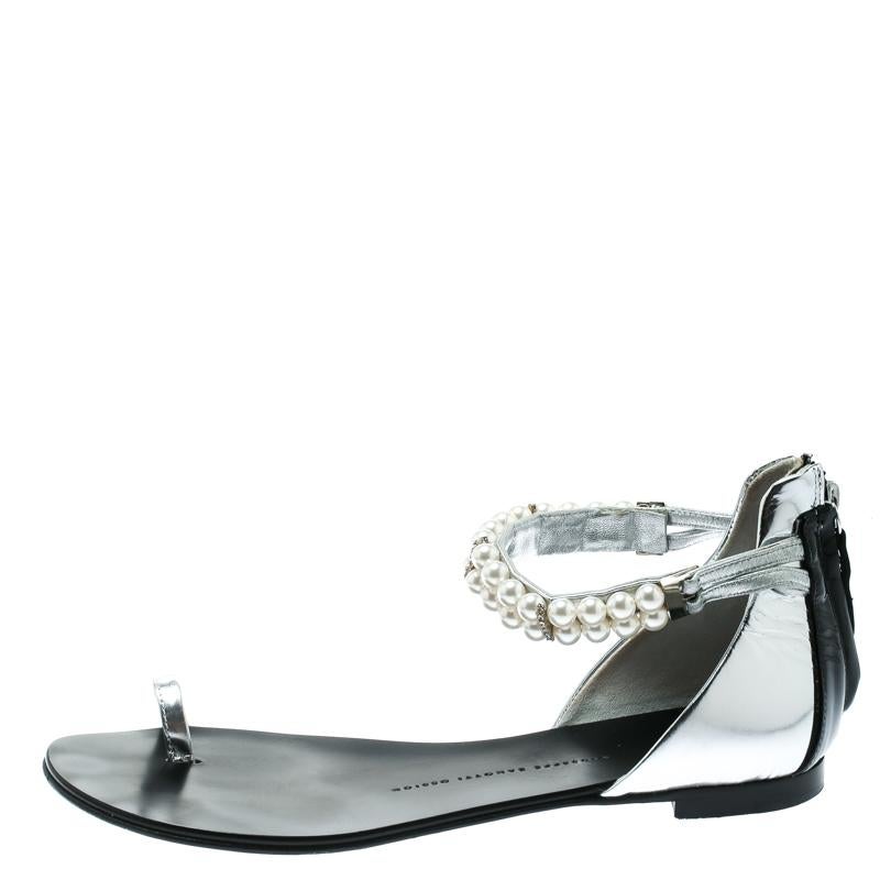 Comfort coupled with fashion creates wonders and these sandals from Giuseppe Zanotti are a true example of that. These silver sandals are crafted from patent leather and feature a toe ring design. They flaunt exquisite pearls embellished on the