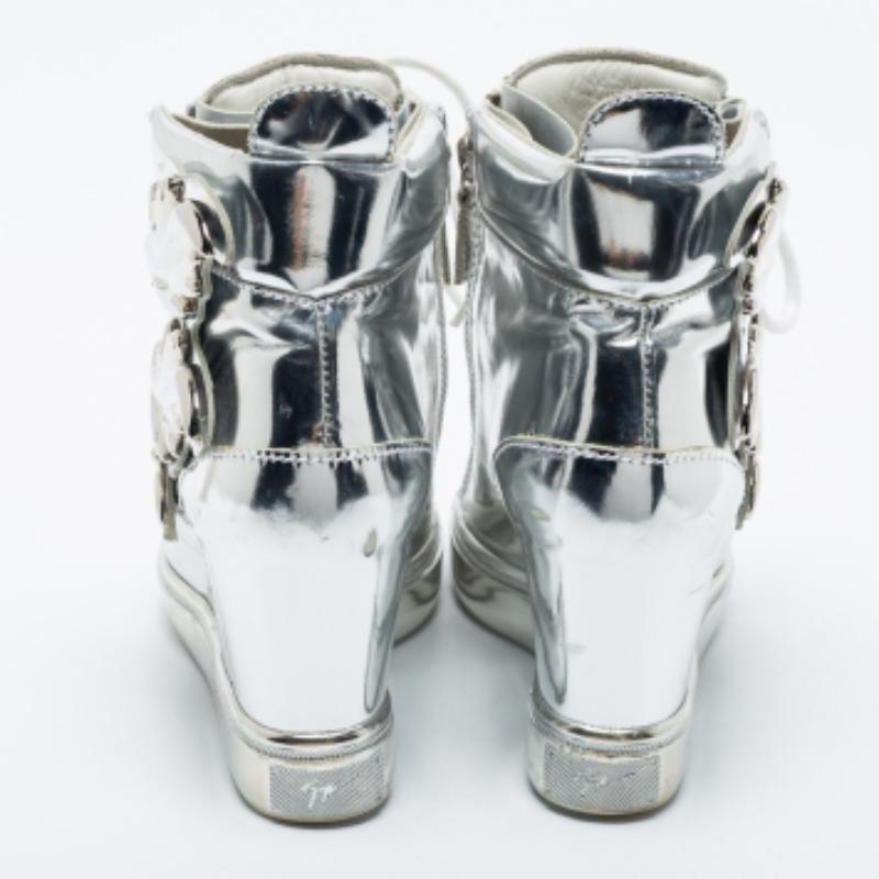 Argent Giuseppe Zanotti Baskets compensées en cuir verni argenté taille 35 en vente