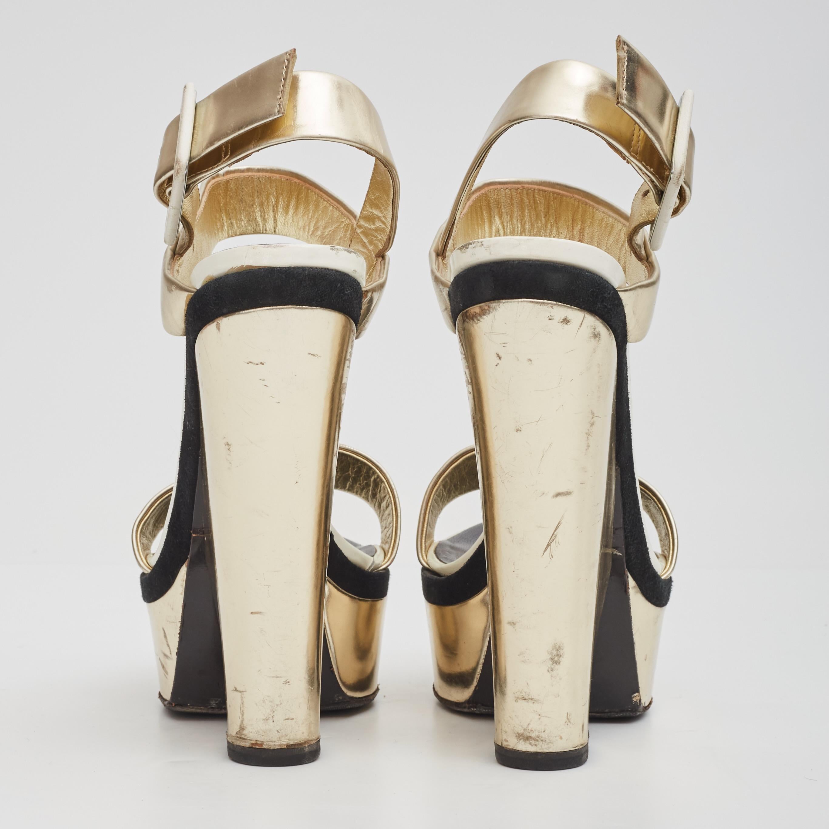 Beige Giuseppe Zanotti Silver Patent Leather Wedges (Eu 39  US 9) For Sale