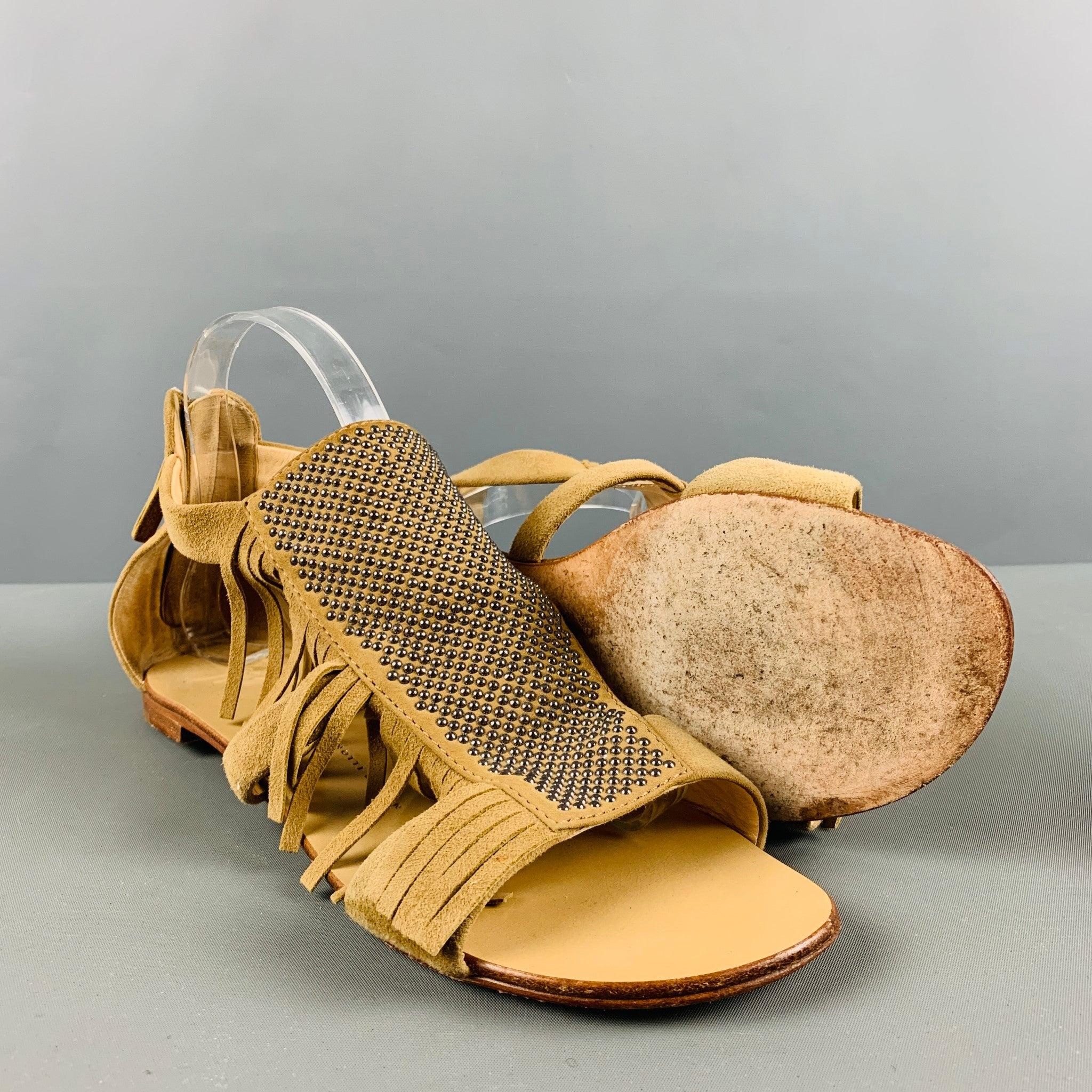GIUSEPPE ZANOTTI Größe 10 Beige Wildleder-Sandalen mit Nieten und Fransen im Angebot 1