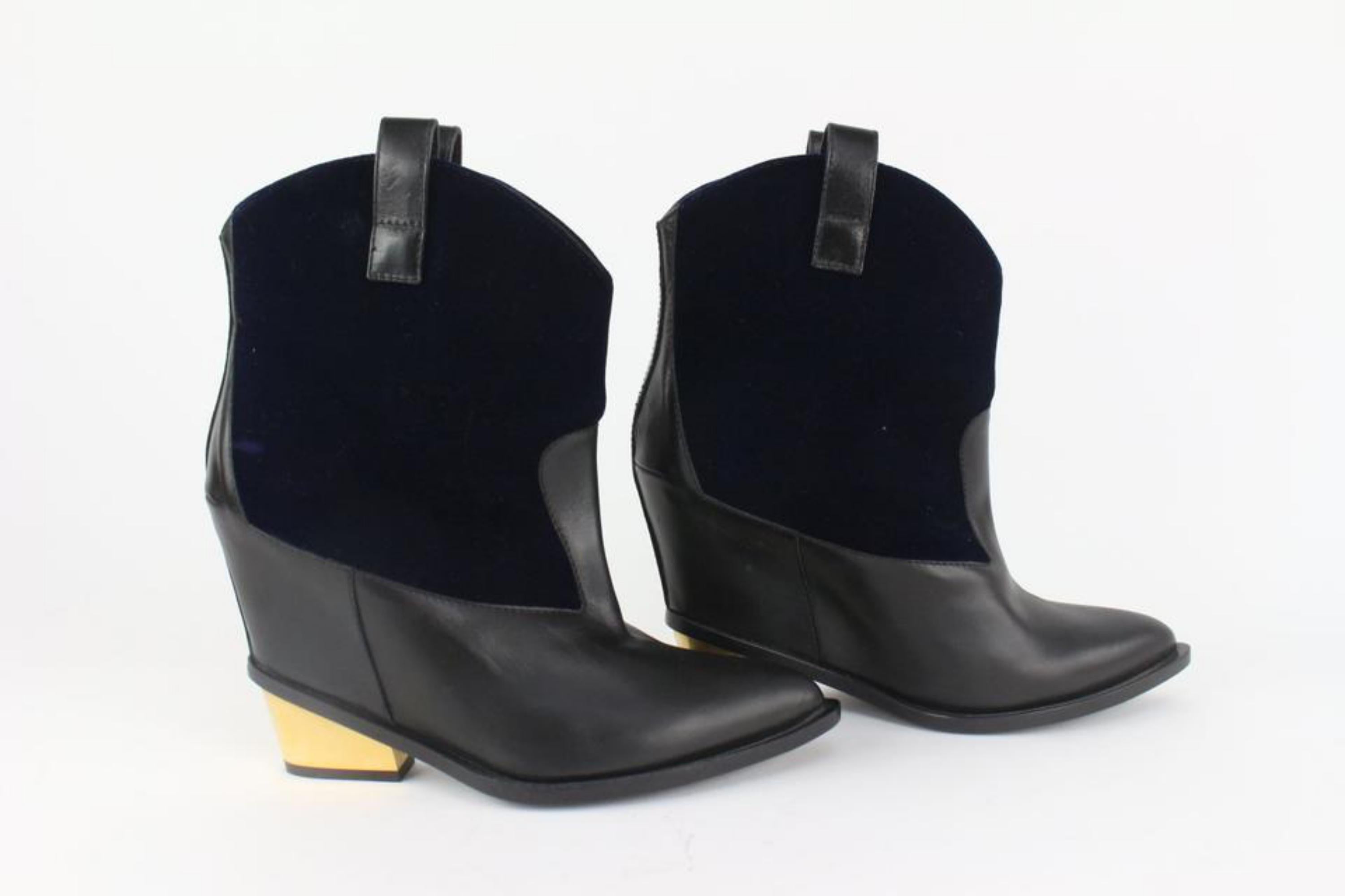 Giuseppe Zanotti Size 40 Black x Gold Velour x Leather Ankle Booties Boots 1GZ11 For Sale 1