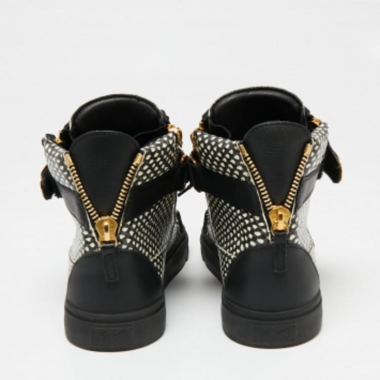 Giuseppe Zanotti - Baskets à double fermeture éclair en cuir gaufré Taille 40 Bon état - En vente à Dubai, Al Qouz 2