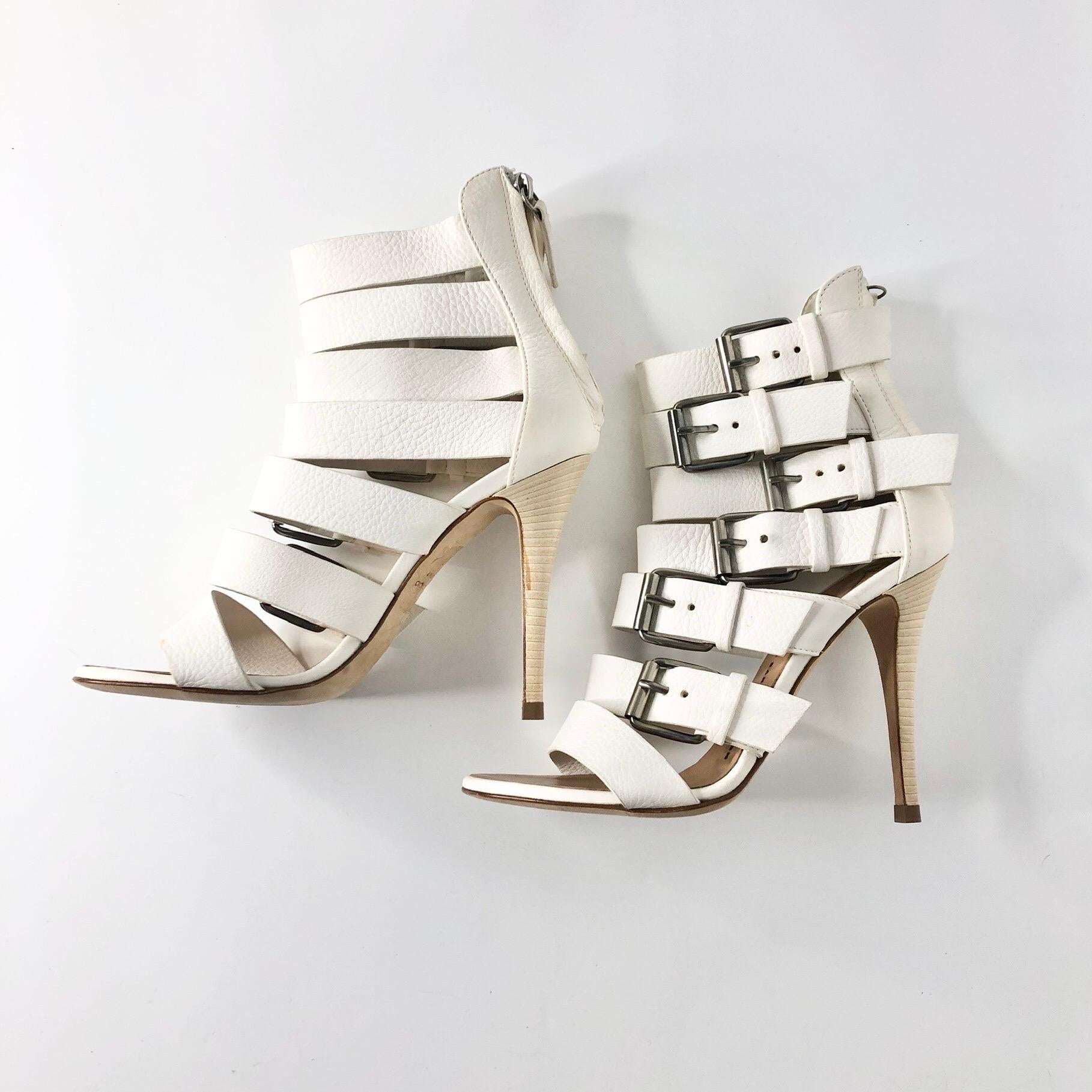 Giuseppe Zanotti Sandalias de tacón de piel blanca con hebilla 37 en Bueno estado para la venta en Mechanicsville, VA