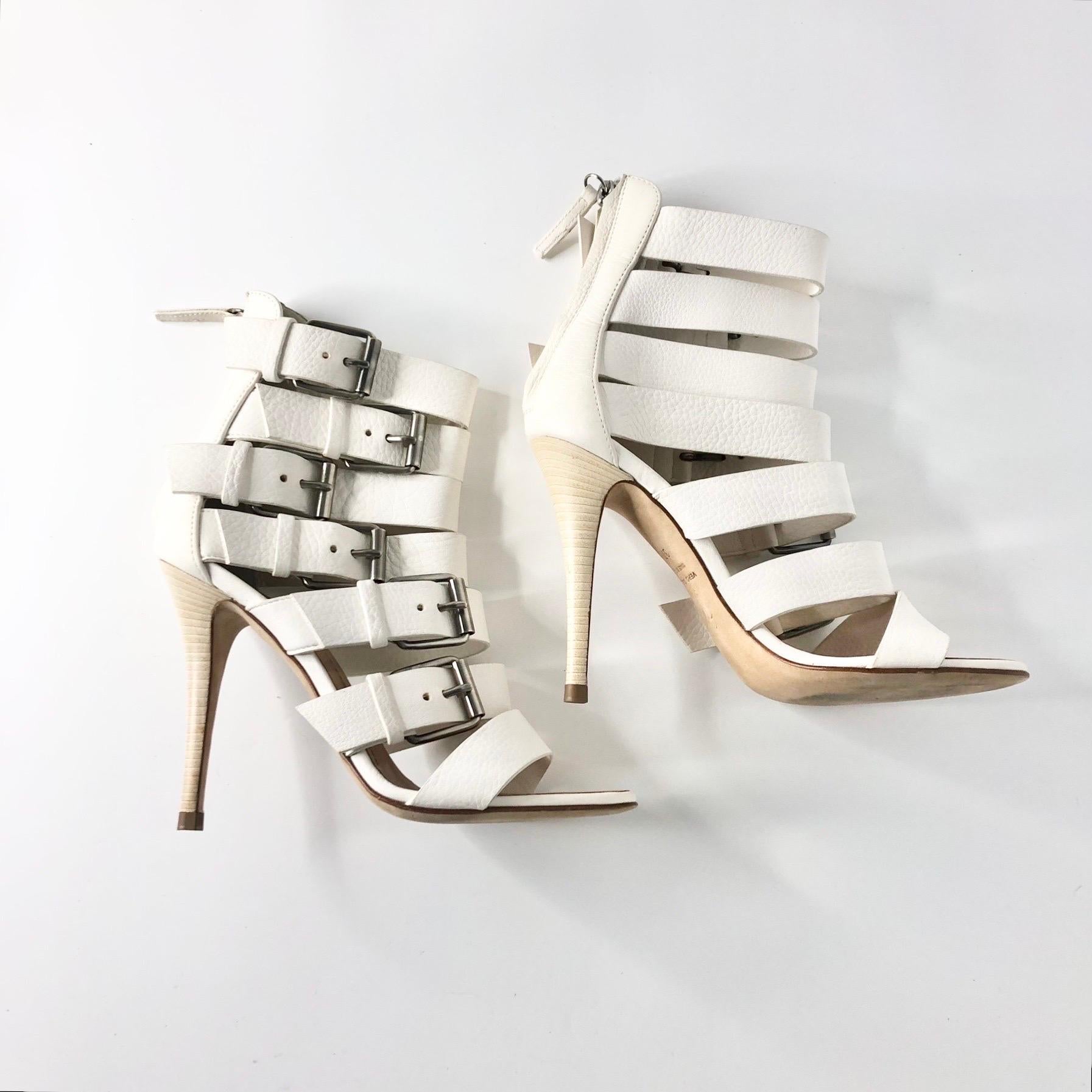 De las mujeres Giuseppe Zanotti Sandalias de tacón de piel blanca con hebilla 37 en venta