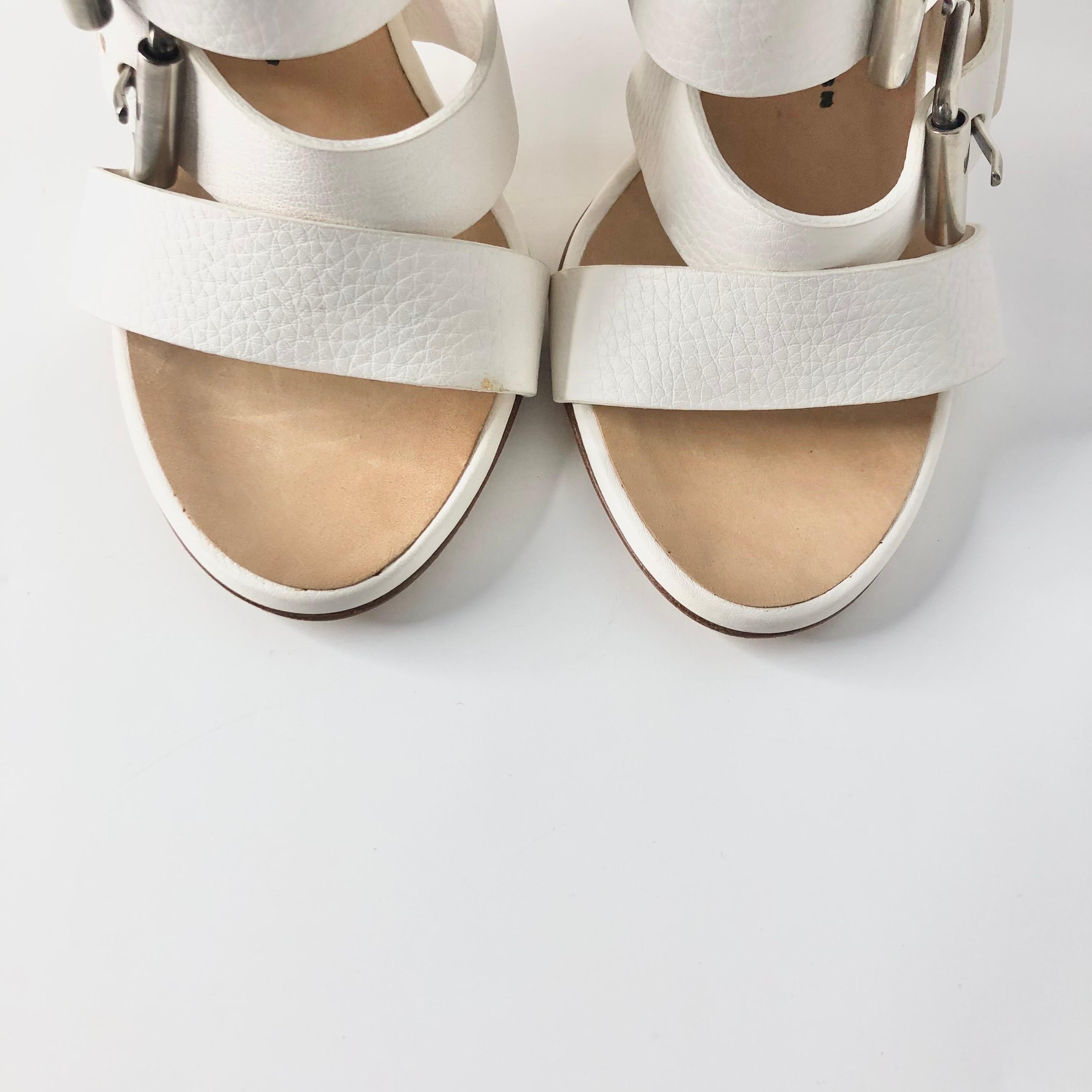 Giuseppe Zanotti Sandalias de tacón de piel blanca con hebilla 37 en venta 2