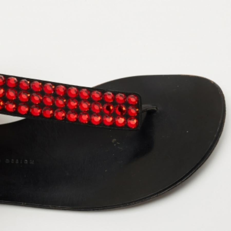 Sandalias planas con tira en T de ante y piel Giuseppe Zanotti talla 40 en Bueno estado para la venta en Dubai, Al Qouz 2