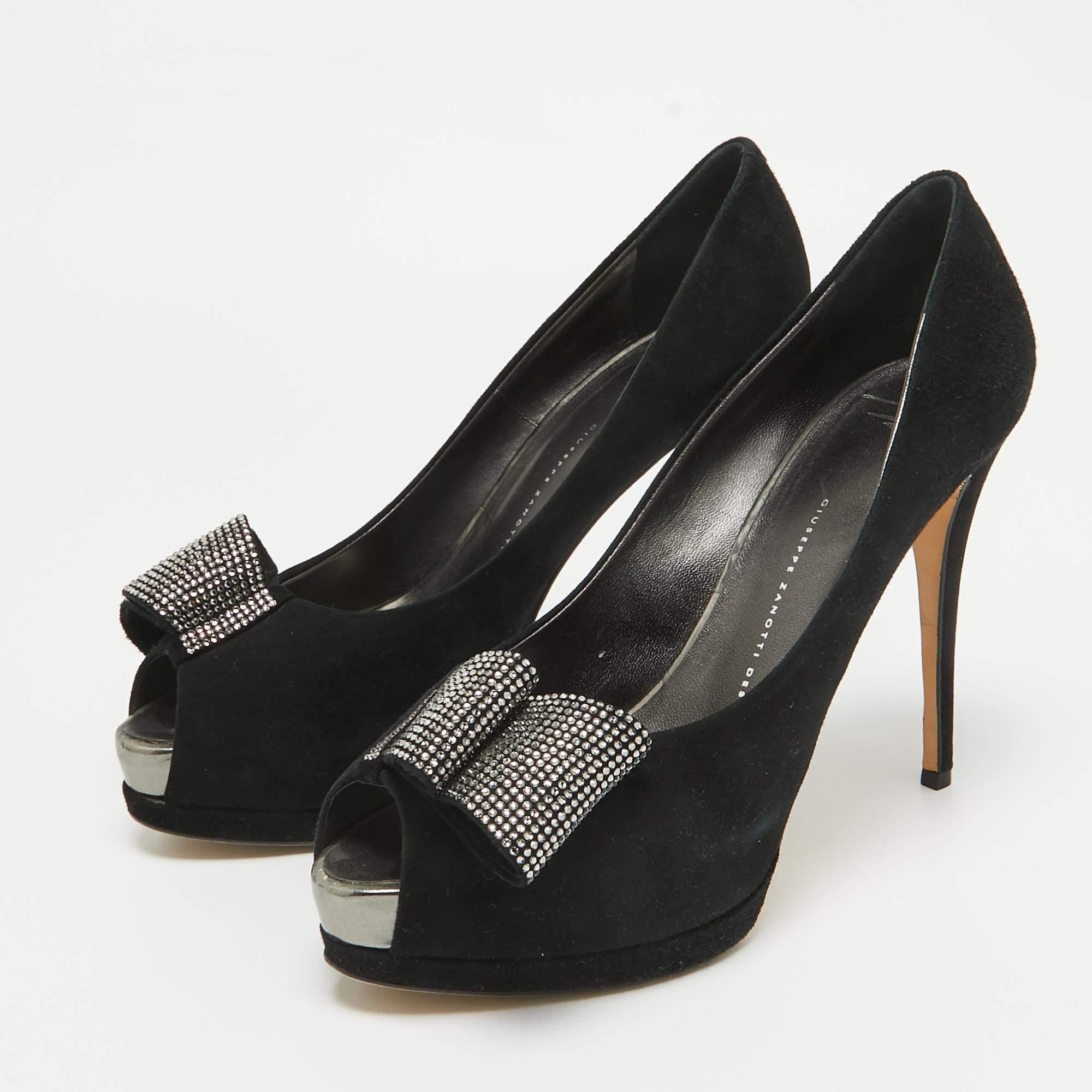 Scarpe meravigliosamente realizzate con elementi degni di nota per calzare bene e abbinarsi perfettamente a tutti i tuoi progetti. Fai tue queste décolleté di design oggi stesso