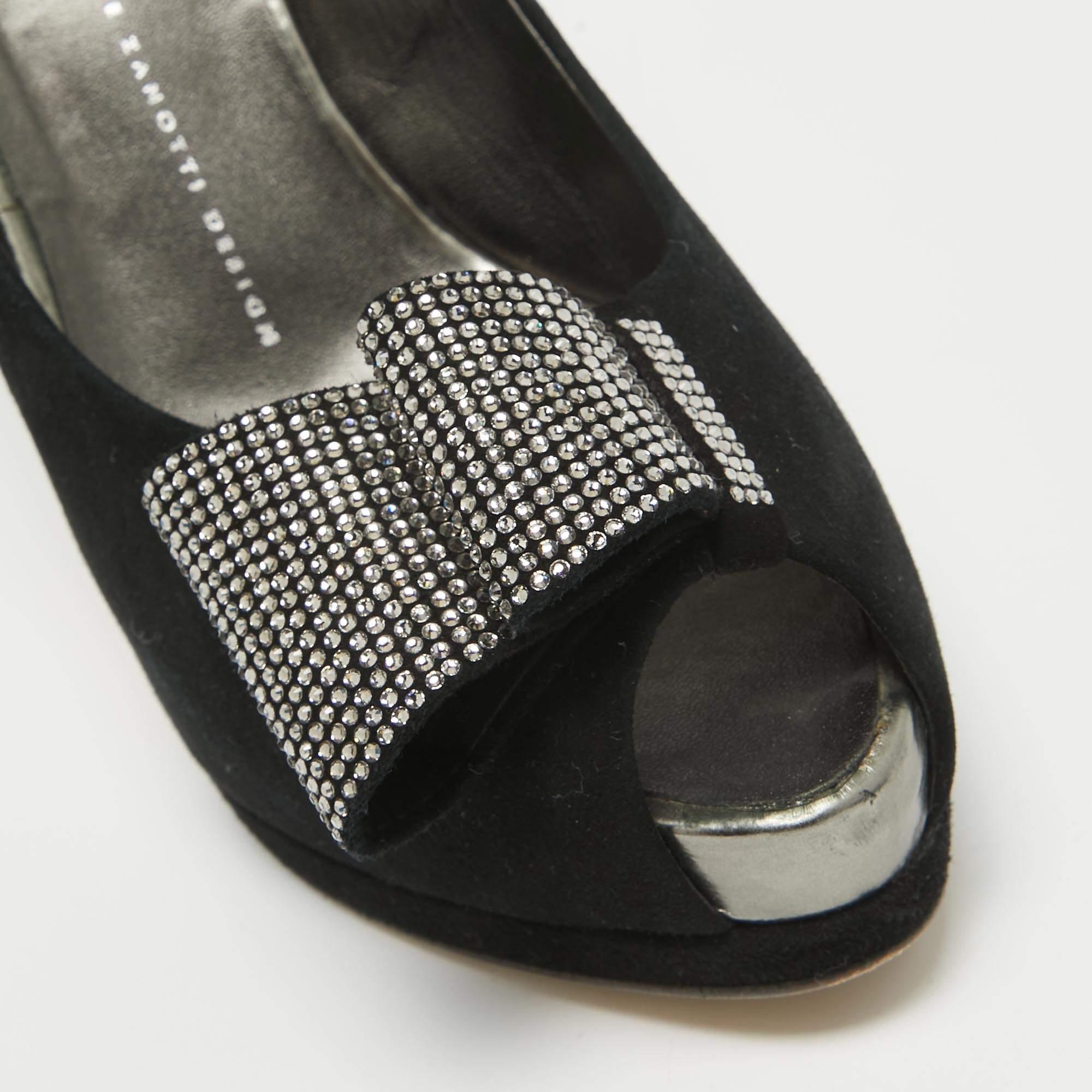 Giuseppe Zanotti in pelle scamosciata con cristalli e fiocco Peep Toe Pumps Taglia 41 in vendita 3