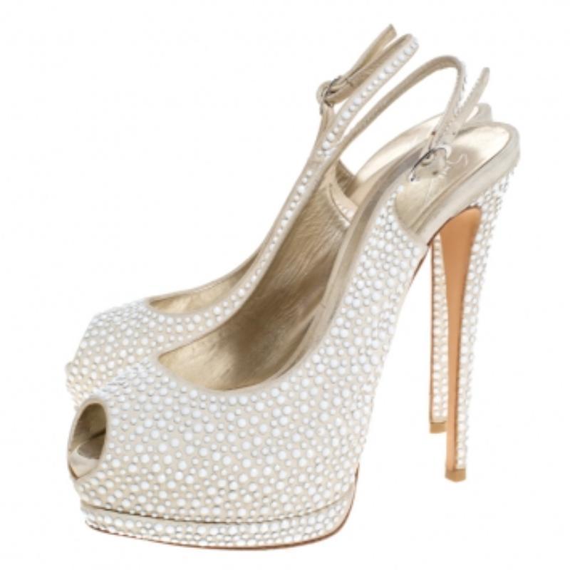 Giuseppe Zanotti Sandali Peep Toe in pelle scamosciata impreziositi da cristalli misura 40 In condizioni discrete in vendita a Dubai, Al Qouz 2